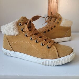 Blowfish Suede Winter Shoes Size 7
